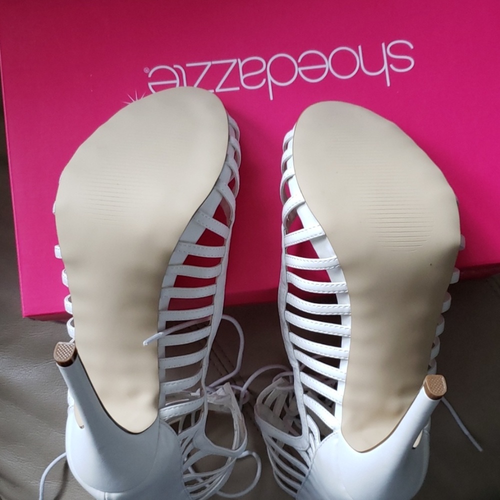 White High Heel - Picture 4 of 4